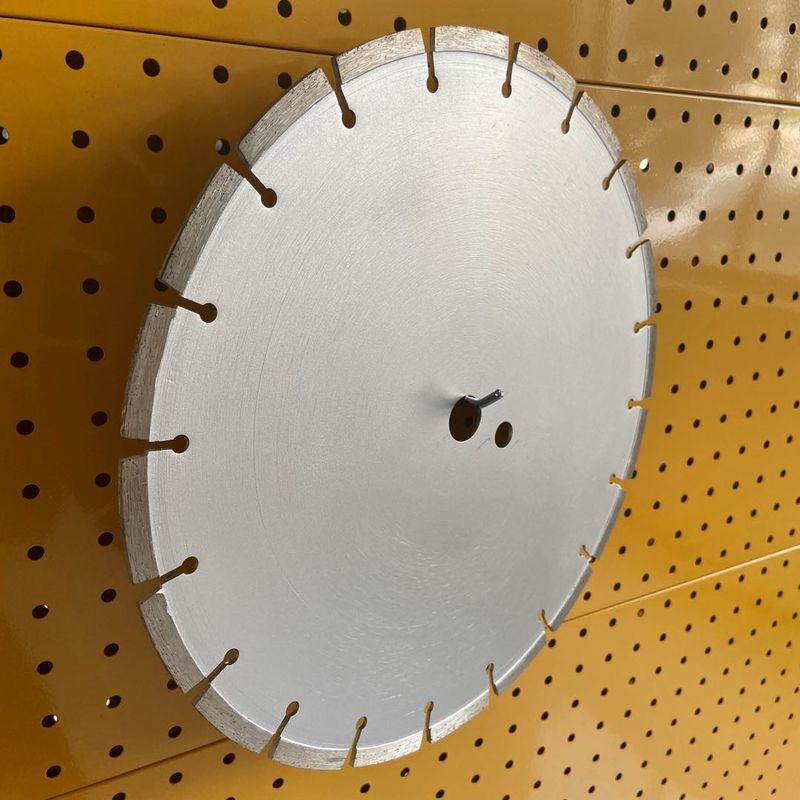 Высококачественное 230×2.6/1.8×10×16T Huachang лезвие алмазной пилы гранита 9 дюймов сваренное лазером конкретное сухое режа